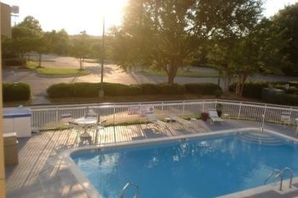 Quality Roof Inn and Suites (Montgomery)